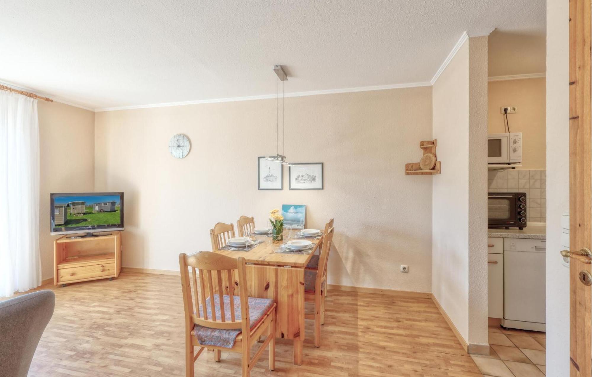 Nice Home In Toenning With Kitchen Екстериор снимка